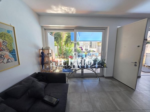 casa indipendente in vendita a Viareggio