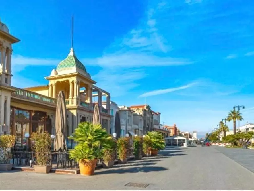 casa indipendente in vendita a Viareggio