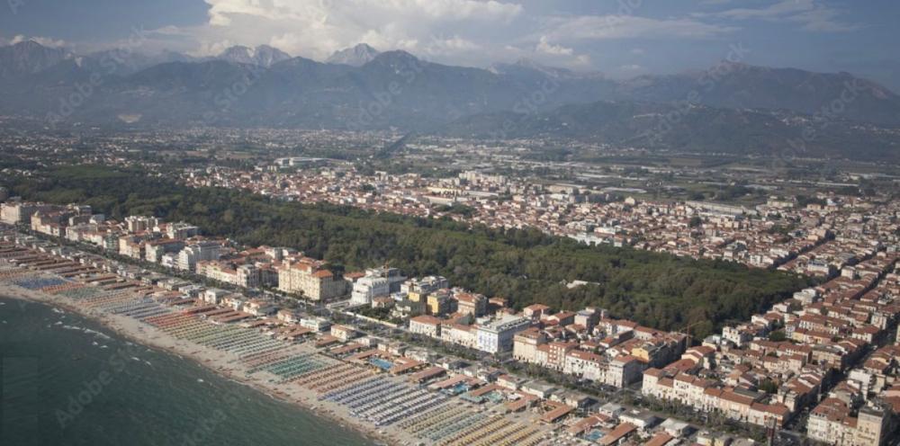 casa indipendente in vendita a Viareggio