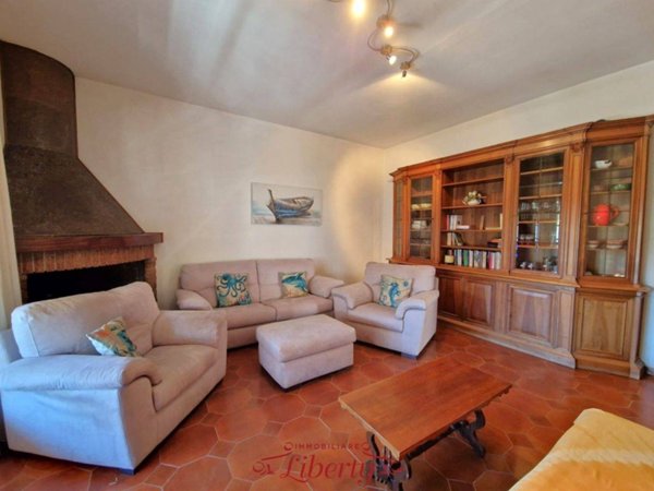 casa indipendente in vendita a Viareggio