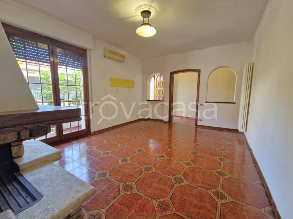 casa indipendente in vendita a Viareggio