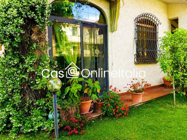 casa indipendente in vendita a Viareggio in zona Campo d'Aviazione