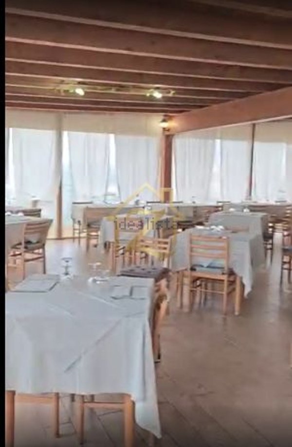 negozio in vendita a Viareggio in zona Torre del Lago