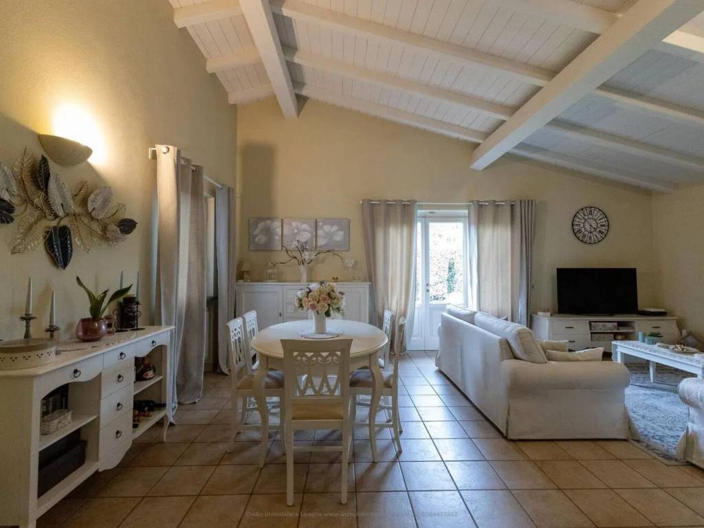 casa indipendente in vendita a Viareggio in zona Migliarina