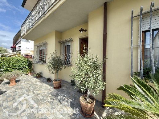 appartamento in vendita a Viareggio in zona Campo d'Aviazione