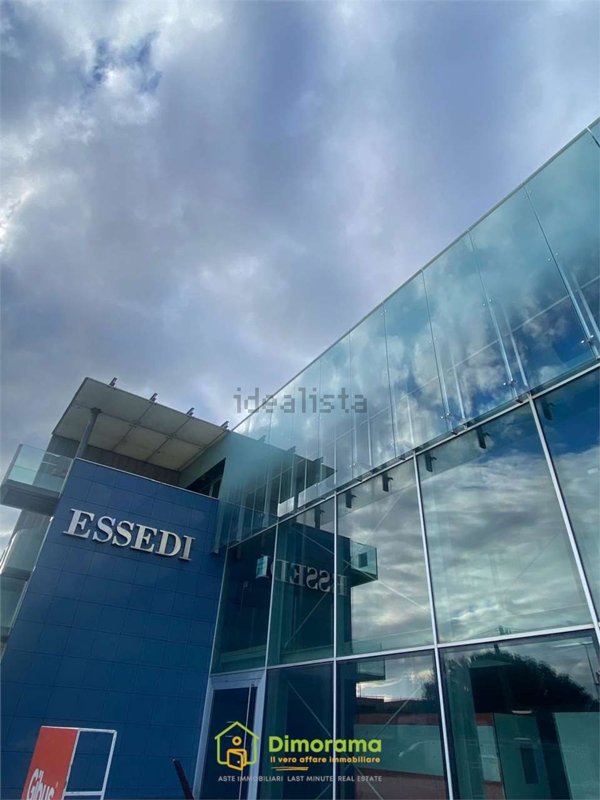 locale commerciale in vendita a Viareggio