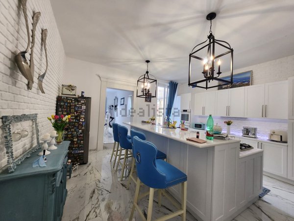 casa indipendente in vendita a Viareggio