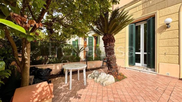 casa indipendente in vendita a Viareggio