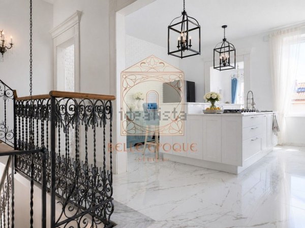casa indipendente in vendita a Viareggio