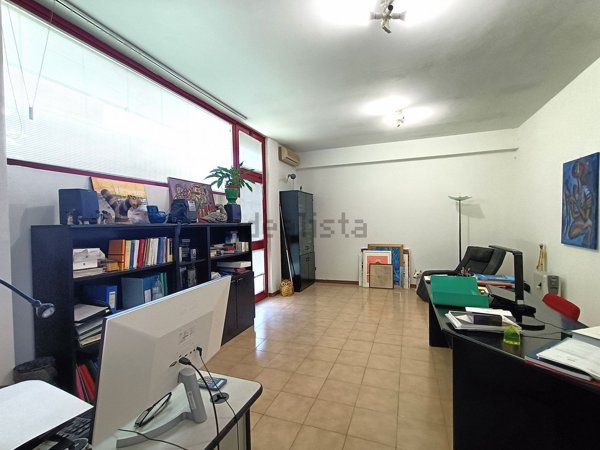 ufficio in vendita a Viareggio in zona Campo d'Aviazione