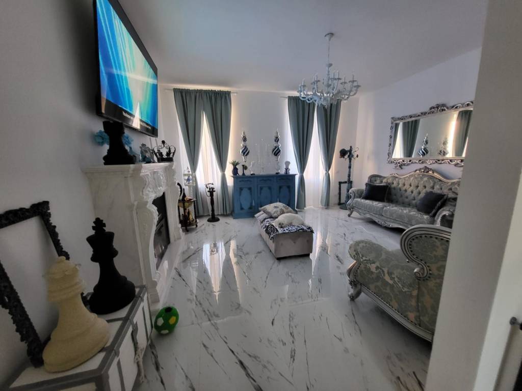 casa indipendente in vendita a Viareggio