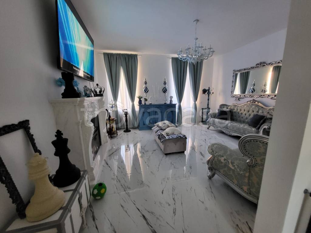 casa indipendente in vendita a Viareggio
