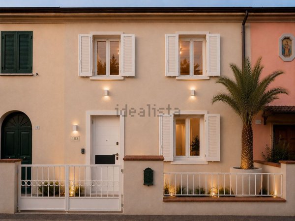 casa indipendente in vendita a Viareggio