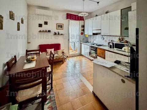 appartamento in vendita a Viareggio in zona Centro Storico