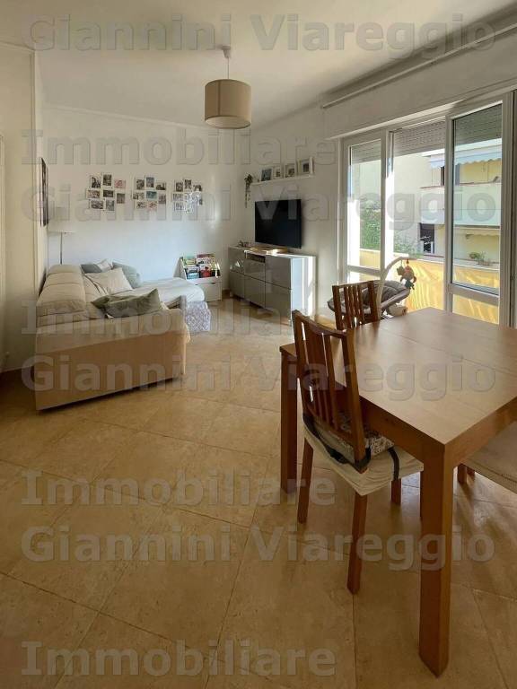 appartamento in vendita a Viareggio in zona Campo d'Aviazione