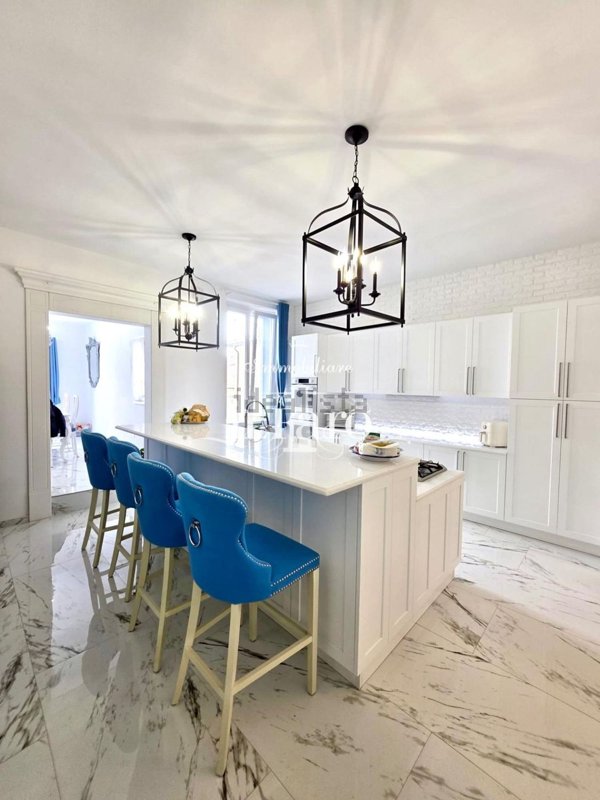 casa indipendente in vendita a Viareggio