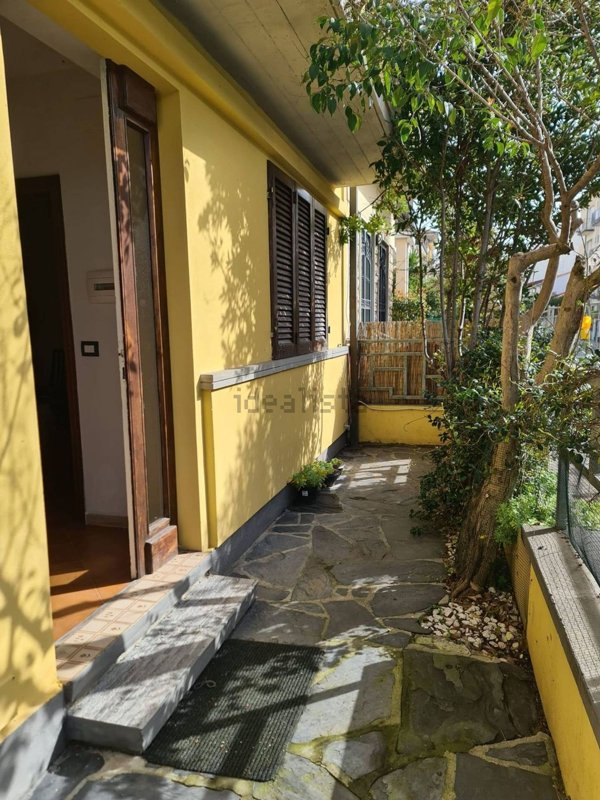 casa indipendente in vendita a Viareggio