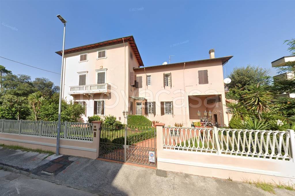 casa indipendente in vendita a Viareggio in zona Centro Storico