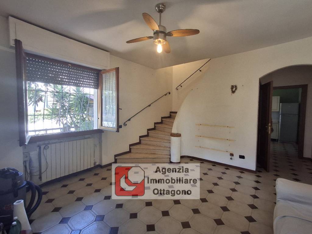 casa indipendente in vendita a Viareggio in zona Torre del Lago