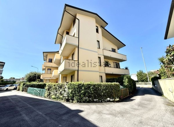 appartamento in vendita a Viareggio in zona Campo d'Aviazione