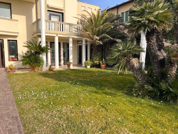 appartamento in vendita a Viareggio
