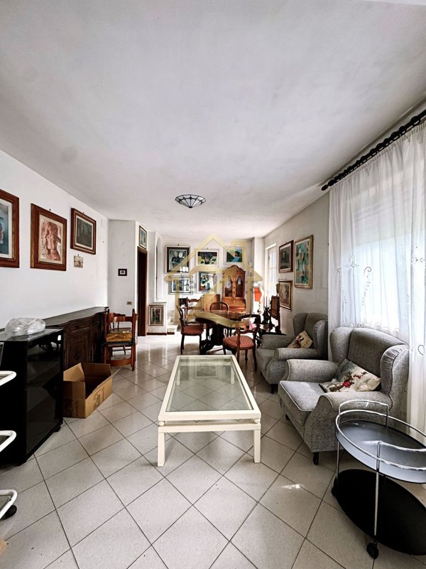 casa indipendente in vendita a Viareggio in zona Migliarina