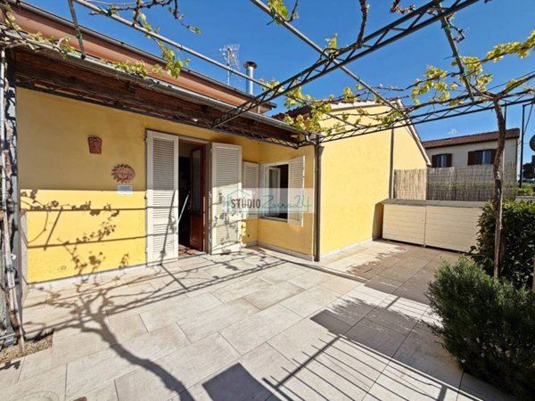 casa indipendente in vendita a Viareggio in zona Torre del Lago