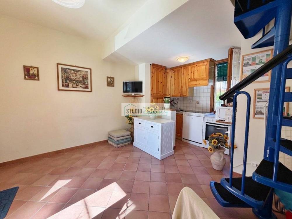 casa indipendente in vendita a Viareggio in zona Torre del Lago