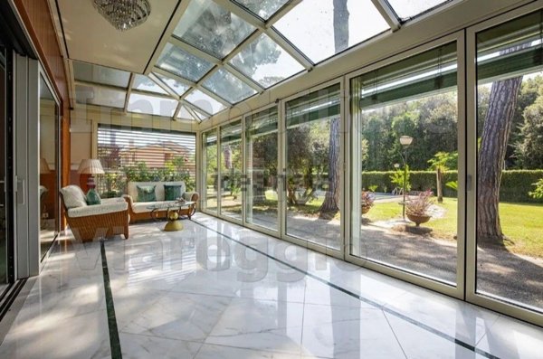 casa indipendente in vendita a Viareggio in zona Campo d'Aviazione
