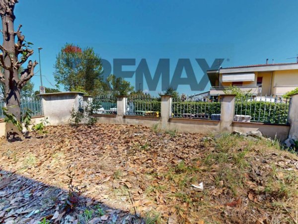 casa indipendente in vendita a Viareggio in zona Torre del Lago
