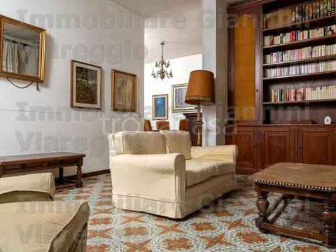 casa indipendente in vendita a Viareggio in zona Campo d'Aviazione