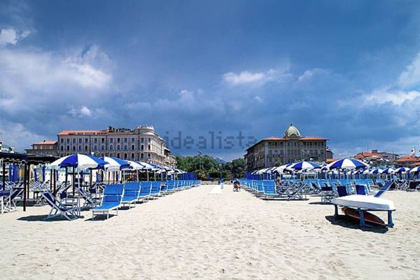 casa indipendente in vendita a Viareggio in zona Marco Polo