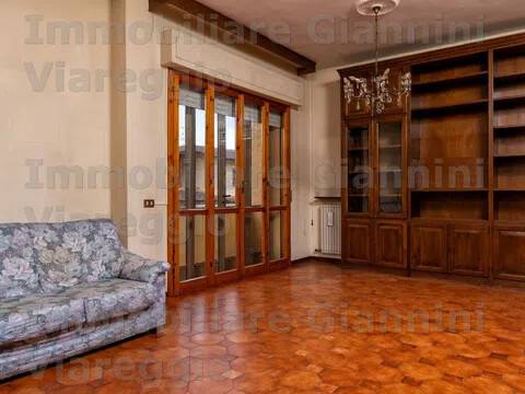 casa indipendente in vendita a Viareggio in zona Campo d'Aviazione