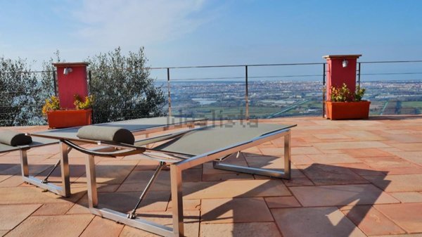 casa indipendente in vendita a Viareggio