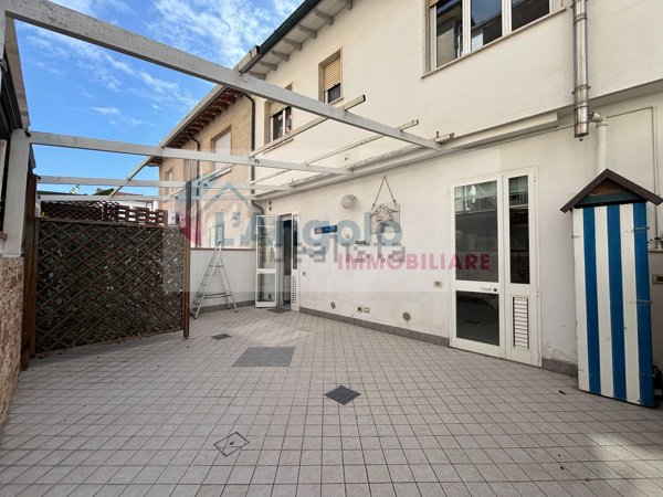 casa indipendente in vendita a Viareggio