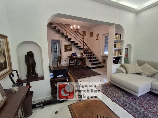 casa indipendente in vendita a Viareggio