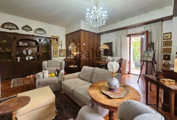 casa indipendente in vendita a Viareggio in zona Torre del Lago