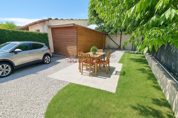 casa indipendente in vendita a Viareggio
