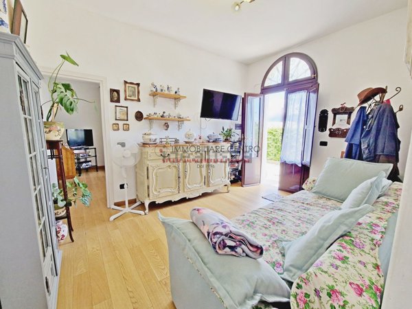 casa indipendente in vendita a Viareggio