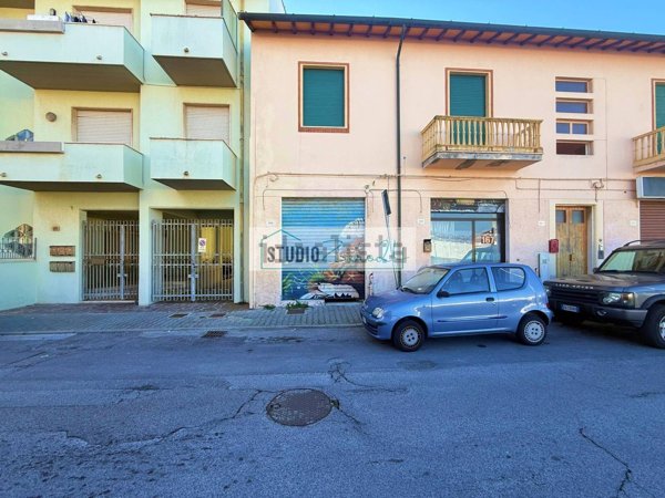 locale commerciale in vendita a Viareggio