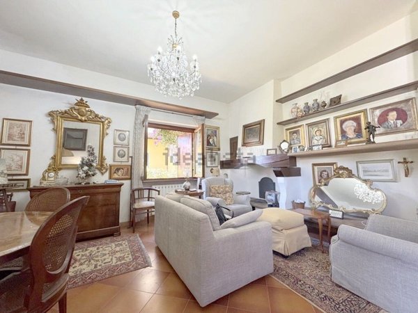 casa indipendente in vendita a Viareggio in zona Torre del Lago