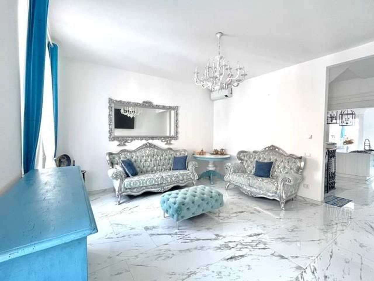 casa indipendente in vendita a Viareggio