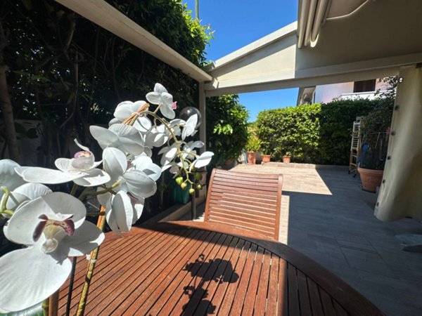 casa indipendente in vendita a Viareggio in zona Torre del Lago