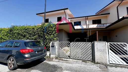 casa indipendente in vendita a Viareggio in zona Torre del Lago