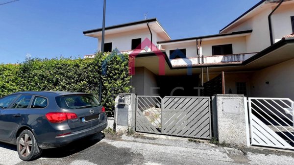 casa indipendente in vendita a Viareggio in zona Torre del Lago