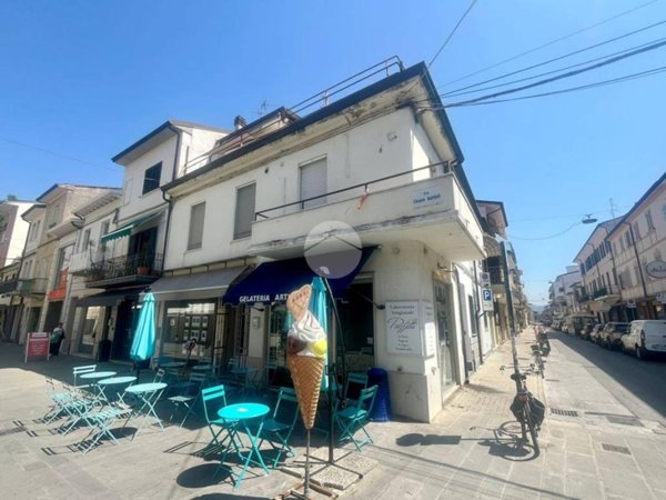 negozio in vendita a Viareggio in zona Centro Storico