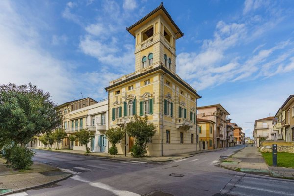 casa indipendente in vendita a Viareggio
