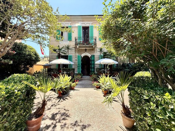 casa indipendente in vendita a Viareggio in zona Torre del Lago