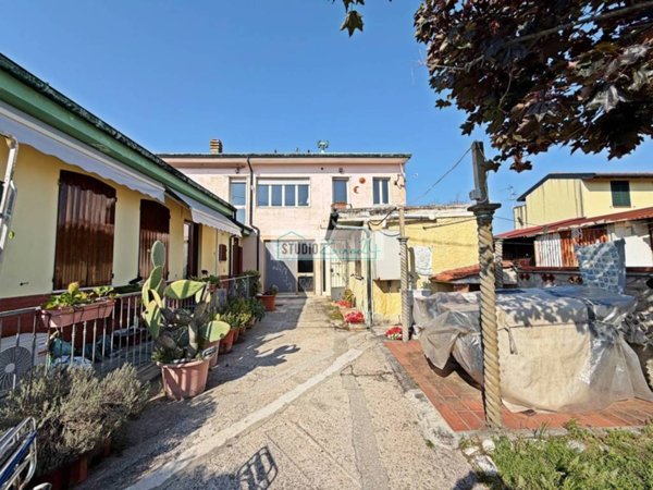 appartamento in vendita a Viareggio in zona Migliarina