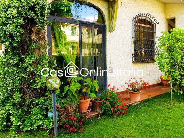 casa indipendente in vendita a Viareggio in zona Campo d'Aviazione